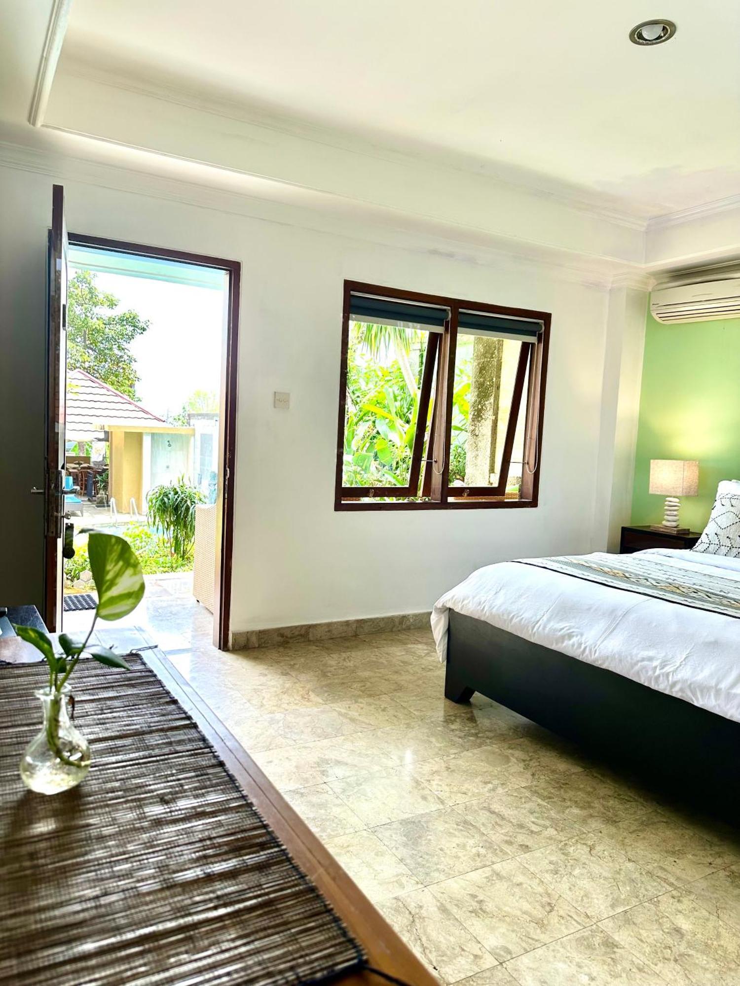 Ellies Hotel Nusa Dua  Exterior photo